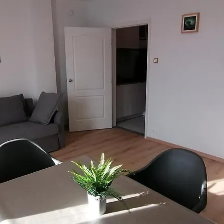 R Apartman *