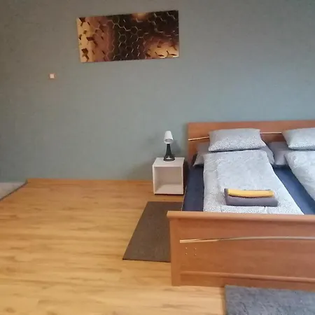 R Apartman *
