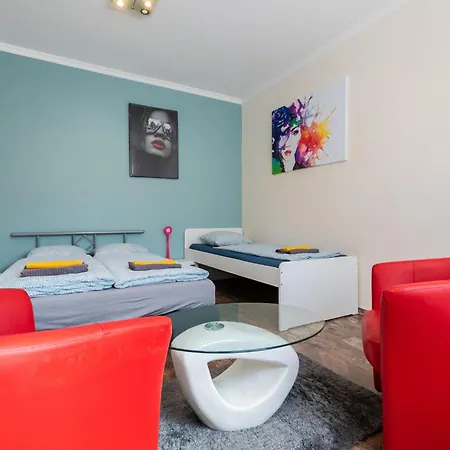 Apartman R *