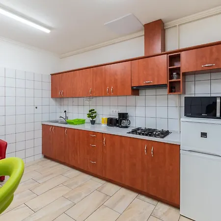 R Budapest
